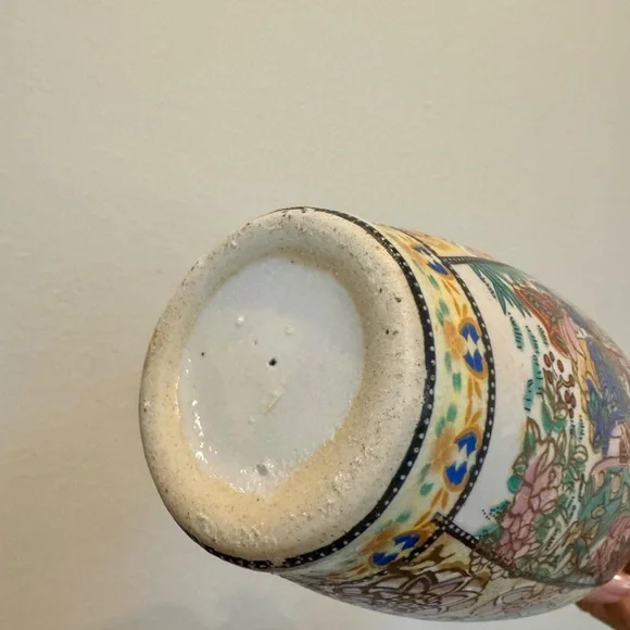 Japanese Satsuma Geisha Girl Porcelain Vase 9 1/2 Inches - Picture 9 of 10